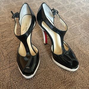 Red bottom peeptoe heels by oh deer! Patent leather and raffia